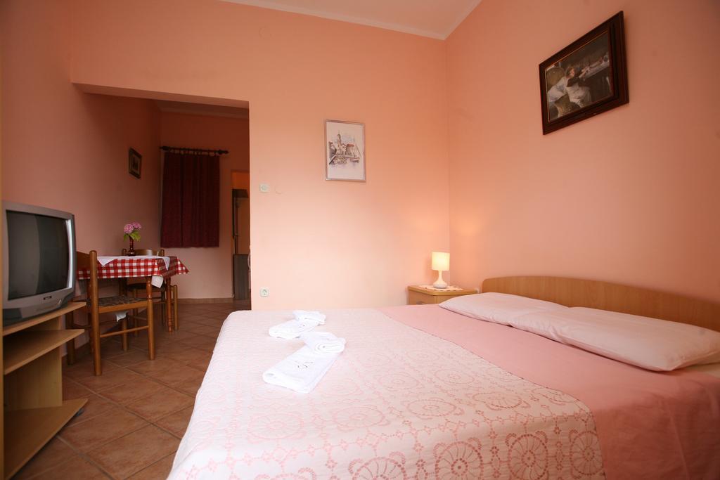 Apartments Neda - Porec South Oda fotoğraf